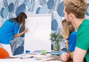 The Great Debate: Paint vs. Wallpaper –Which one is better?